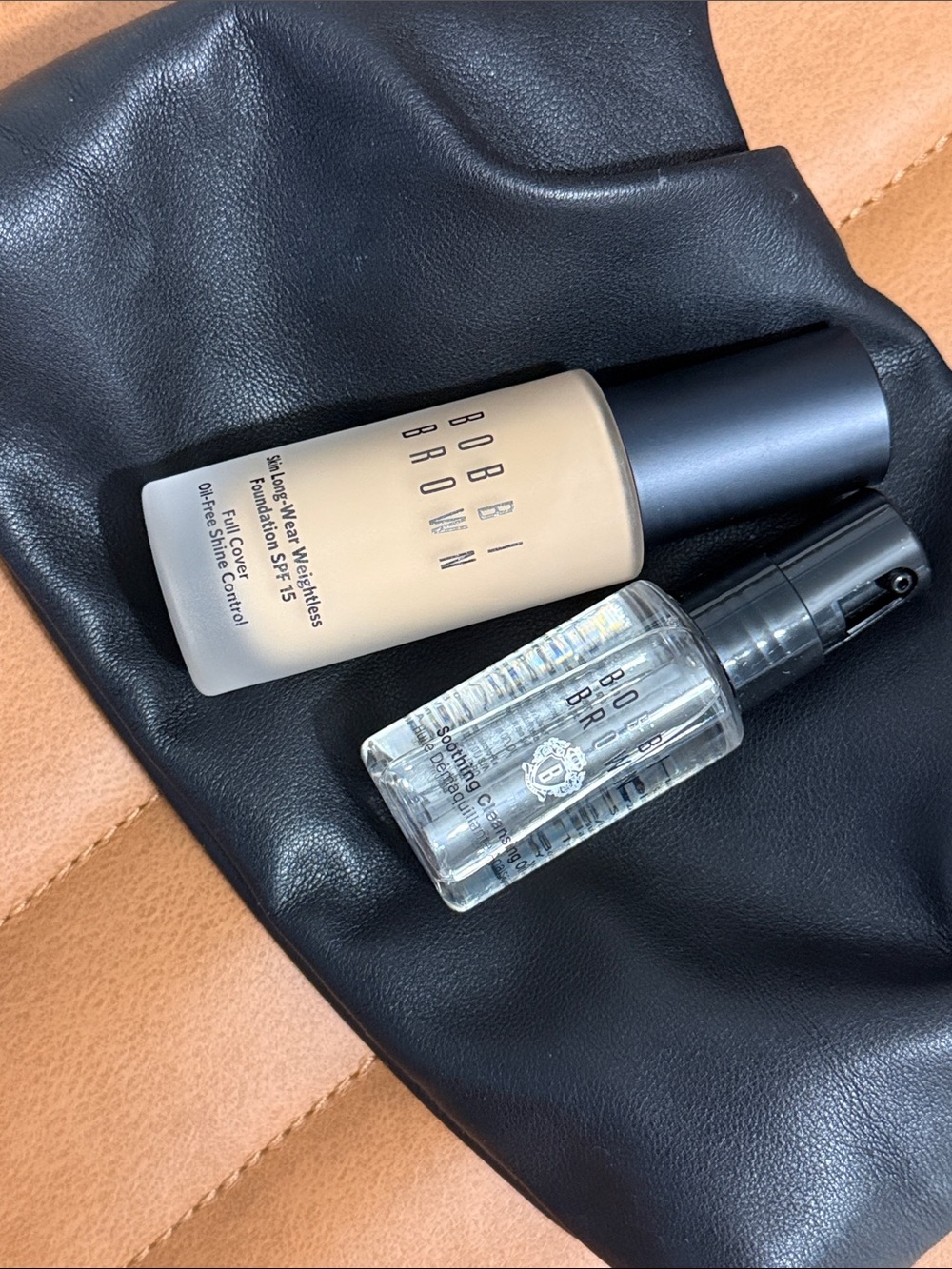 Bobbi Brown Foundation - bag - soothing oil